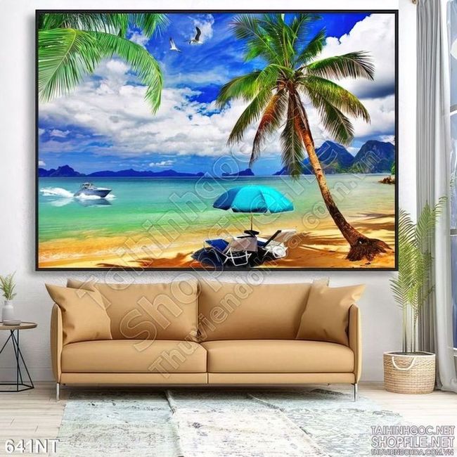Tranh biển và cây dừa trang trí phòng khách