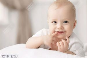 Tranh baby cười in nét