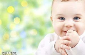 Tranh bé ngộ ngĩnh trang trí phòng ngủ