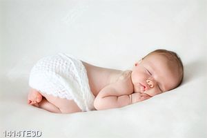 Tranh baby đang ngủ dễ thương
