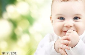 Tranh bé cute dán tường đẹp