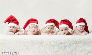 Tranh bé đội mũ ông già Noel