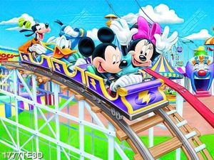 Tranh chuột Mickey chơi tàu siêu tốc