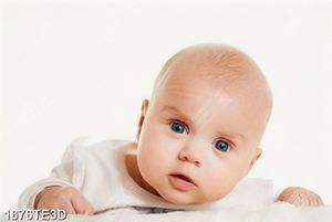 Tranh baby dễ thương trang trí phòng khách