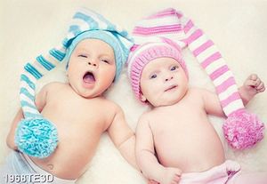 Tranh cặp sinh đôi cute
