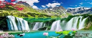 Tranh sơn thủy và hoa đào trang trí phòng khách