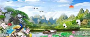 Tranh cảnh núi và chim công trang trí phòng khách
