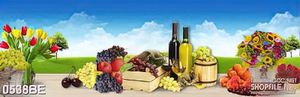 Tranh rượu và nho trên chiếc bàn ngoài trời