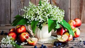 Tranh in uv bếp bình hoa trên bàn ăn