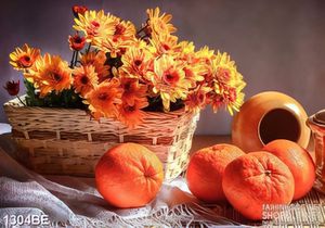 Tranh giỏ hoa trên bàn ăn treo bếp