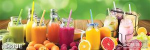Tranh psd bếp những chai nước ép thủy tinh