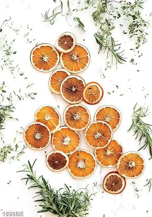 Tranh những lát cam khô trang trí tường bếp
