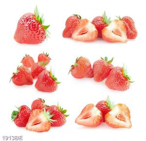 Tranh những trái dâu tây chín đỏ trang trí bếp