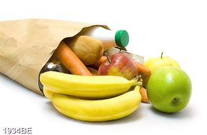 Tranh túi bánh mỳ và trái cây đổ trên bàn treo tường bếp