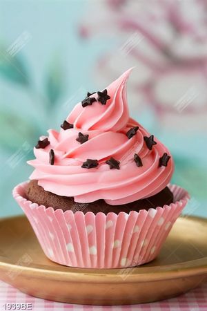 Tranh bánh cupcake kem dâu treo tường bếp