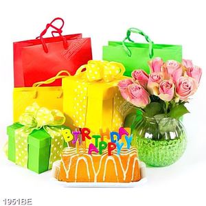 Tranh in gạch hộp quà, bánh kem và hoa hồng ốp bếp