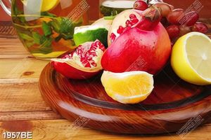 Tranh trái cây tươi và bình trà treo tường bếp