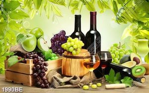 Tranh kính rượu vang và trái cây ốp tường bếp
