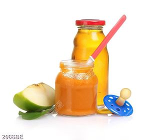 Tranh nghệ thuật sắp đặt trên tường bếp