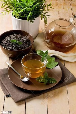 Tranh bàn trà treo tường nhà bếp