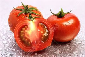 Tranh trái cà chua đỏ mọng trang trí tường bếp