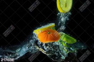 Tranh lát chanh tươi ngâm trong nước đẹp mắt