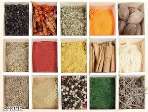 Tranh khay gia vị đủ loại treo tường bếp