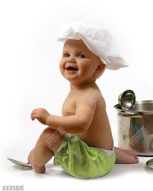 Tranh cậu bé dễ thương treo tường bếp