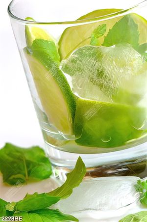 Tranh ly chanh đá trang trí tường bếp