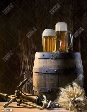 Tranh nha hang quan an canvas hai ly bia trên thùng gỗ ủ bia treo tường bếp
