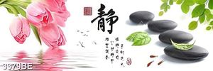 Tranh treo tường bếp hoa tuy líp và những viên đá đen