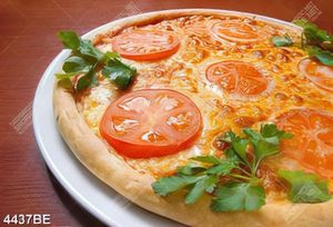 Tranh nha hang quan an treo tường bếp miếng bánh piza hấp dẫn