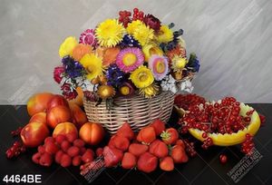 Tranh bếp hoa tươi và trái cây chín đỏ