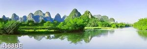 Tranh sông núi yên bình treo tường nhà bếp