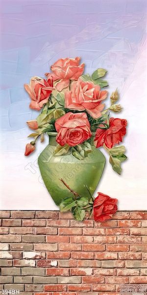 Tranh bình hoa trên bức tường gạch