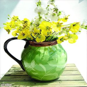Tranh bình hoa in canvas những cành hoa trắng vàng