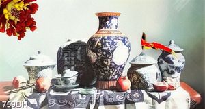 Tranh bình hoa psd bông hoa mẫu đơn đỏ bên chiếc bình sứ