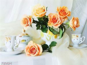 Tranh bình hoa trang trí những bông hoa hồng vàng khoe sắc