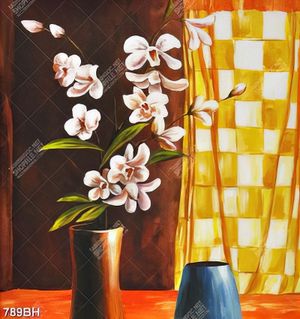Tranh bình hoa in uv những cành hoa lan bên bức rèm cửa