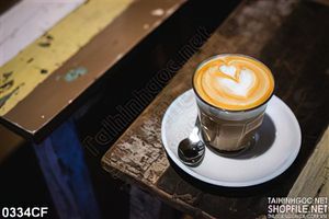 Tranh ly cà phê cappuccino trên chiếc đĩa trắng in uv