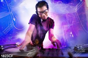 Tranh nam DJ chất lượng dán tường