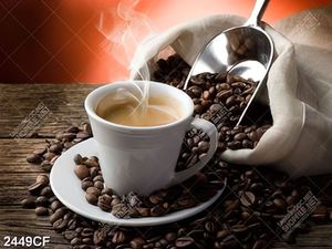 Tranh tách coffee sữa bên túi đựng hạt cà phê