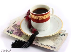 Tranh tách coffee trên những tờ tiền