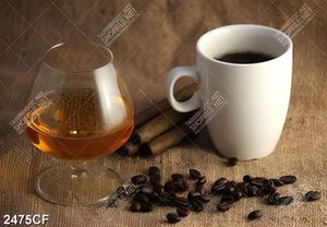 Tranh ly coffee đen cạnh ly rượu vang