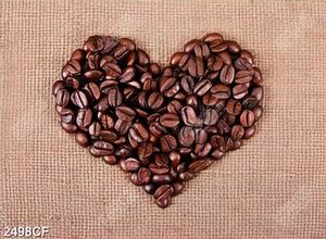 Tranh hạt cafe xếp hình trái tim