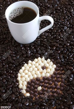Tranh ly coffee đặt trên những hạt cà phê đen
