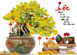 Tranh chậu bonsai psd mai vàng bên tượng Phật Di Lặc khắc gỗ