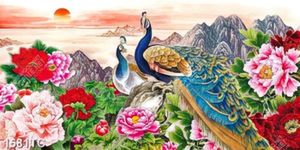Tranh chim công trên núi