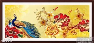 Tranh chim công và hoa mẫu đơn mạ vàng đẹp mắt