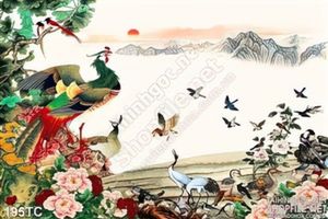 Tranh chim công và đàn chim nhỏ chơi đùa in uv